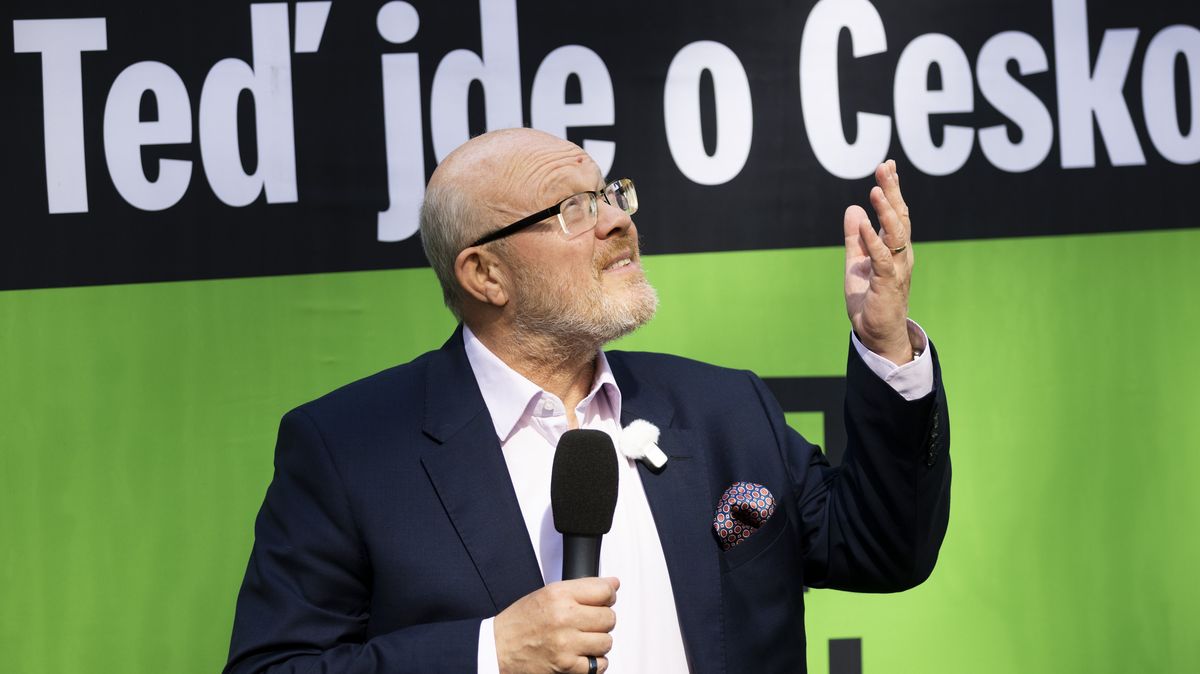 Jak odcházející ministr Válek vyhlásil válku sám sobě